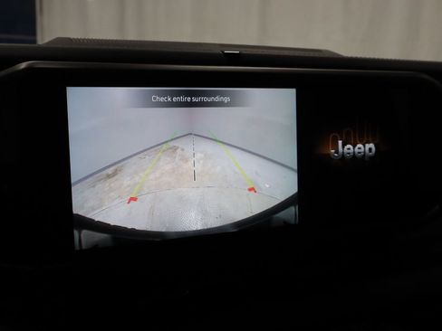 Used 2025 Jeep Wrangler Unlimited Sahara image 3