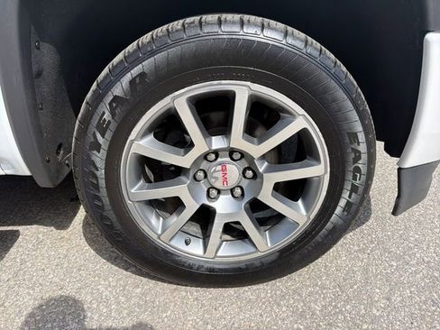 Used 2016 GMC Sierra 1500 Denali w/ Enhanced Driver Alert Package AWD/4WD image 31