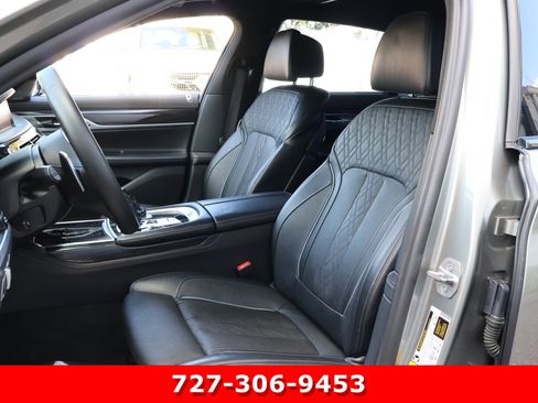Used 2021 BMW 750i xDrive w/ Executive Package image 2