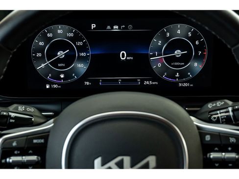 Used 2023 Kia Carnival SX image 19