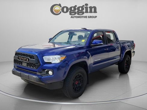 Used 2023 Toyota Tacoma SR5 w/ Technology Package AWD/4WD image 2