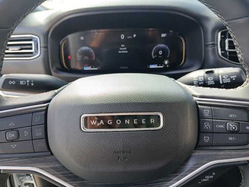 Used 2024 Jeep Wagoneer L Series II w/ Flexible Seating Group AWD/4WD image 14
