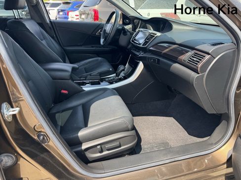 Used 2017 Honda Accord Touring image 26