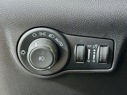 Used 2025 Jeep Compass Limited AWD/4WD image 17