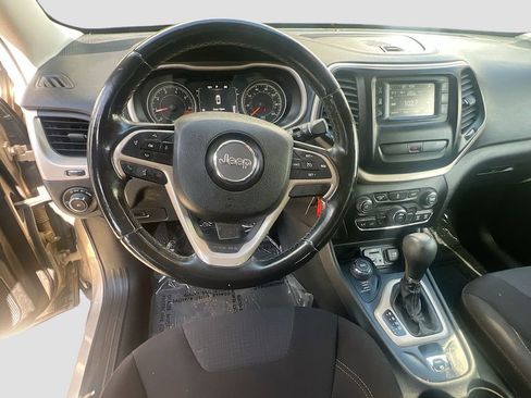 Used 2015 Jeep Cherokee Latitude AWD/4WD image 11