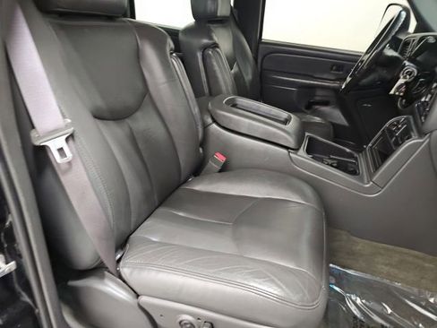 Used 2004 GMC Sierra 2500 SLT w/ Heavy-Duty Power Package image 34