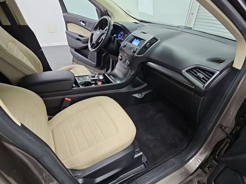 Used 2019 Ford Edge SE FWD image 32