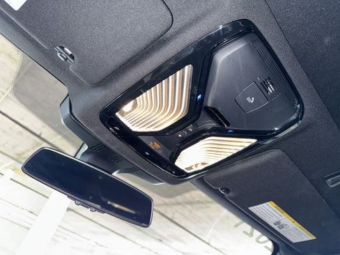 Used 2021 BMW 540i w/ Premium Package image 31