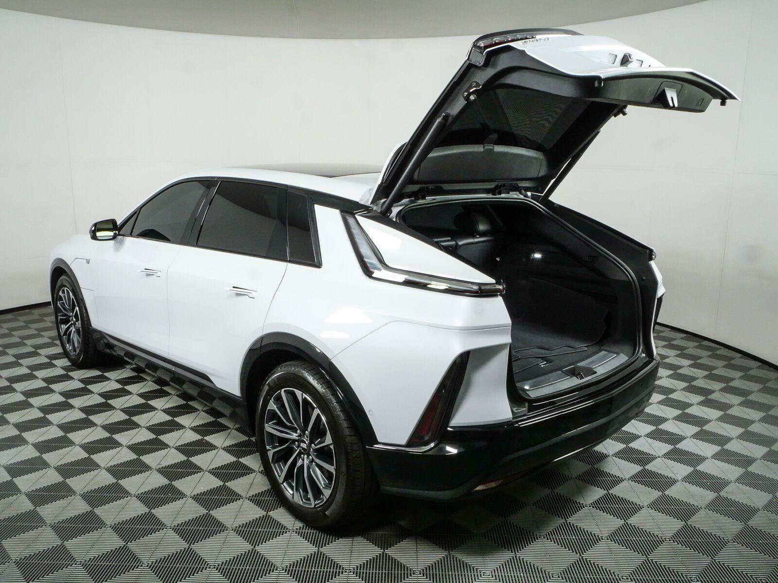 Used 2026 Cadillac Lyriq Sport RWD image 36