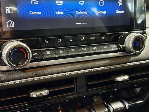 New 2024 Chevrolet Colorado LT w/ LT Convenience Package III image 19