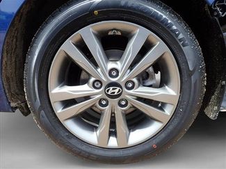 Used 2018 Hyundai Elantra SEL FWD video 3