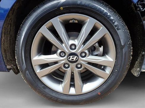 Used 2018 Hyundai Elantra SEL FWD image 3