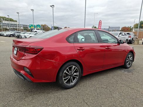 Used 2023 Kia Forte LXS image 4
