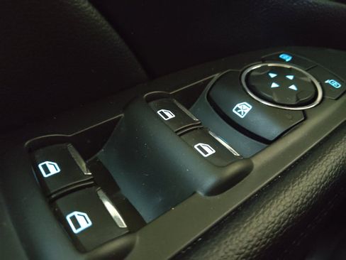 Used 2017 Ford Explorer XLT w/ Equipment Group 202A FWD image 27