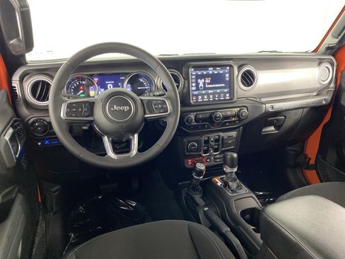 Used 2023 Jeep Wrangler Unlimited Rubicon 4xe AWD/4WD image 19