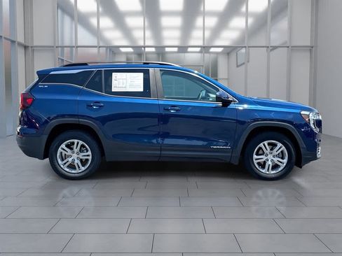 Used 2022 GMC Terrain SLE w/ Driver Convenience Package AWD/4WD image 2