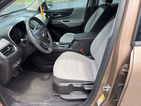 Used 2019 Chevrolet Equinox LS image 9