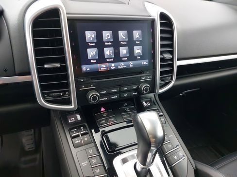 Used 2018 Porsche Cayenne Platinum Edition AWD/4WD image 22