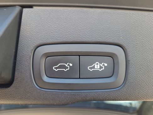 Used 2019 Volvo XC60 T5 R-Design w/ Protection Package Premier image 10