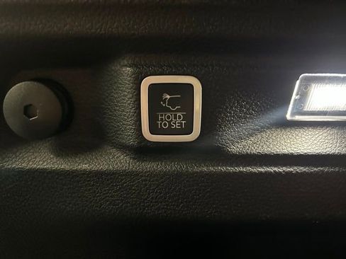 Used 2021 Jeep Grand Cherokee L Laredo image 14