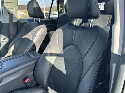 Used 2024 Toyota Grand Highlander XLE image 11