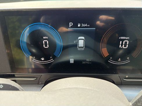 Used 2025 Hyundai Kona SEL image 2