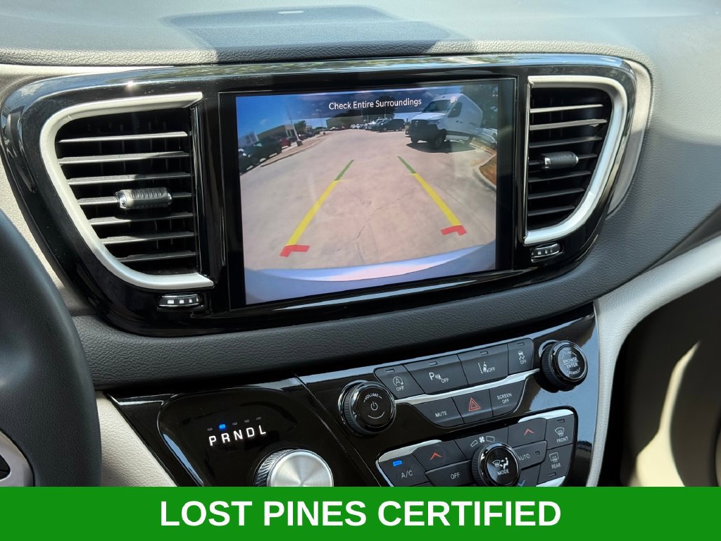 Used 2023 Chrysler Pacifica Touring-L FWD image 15