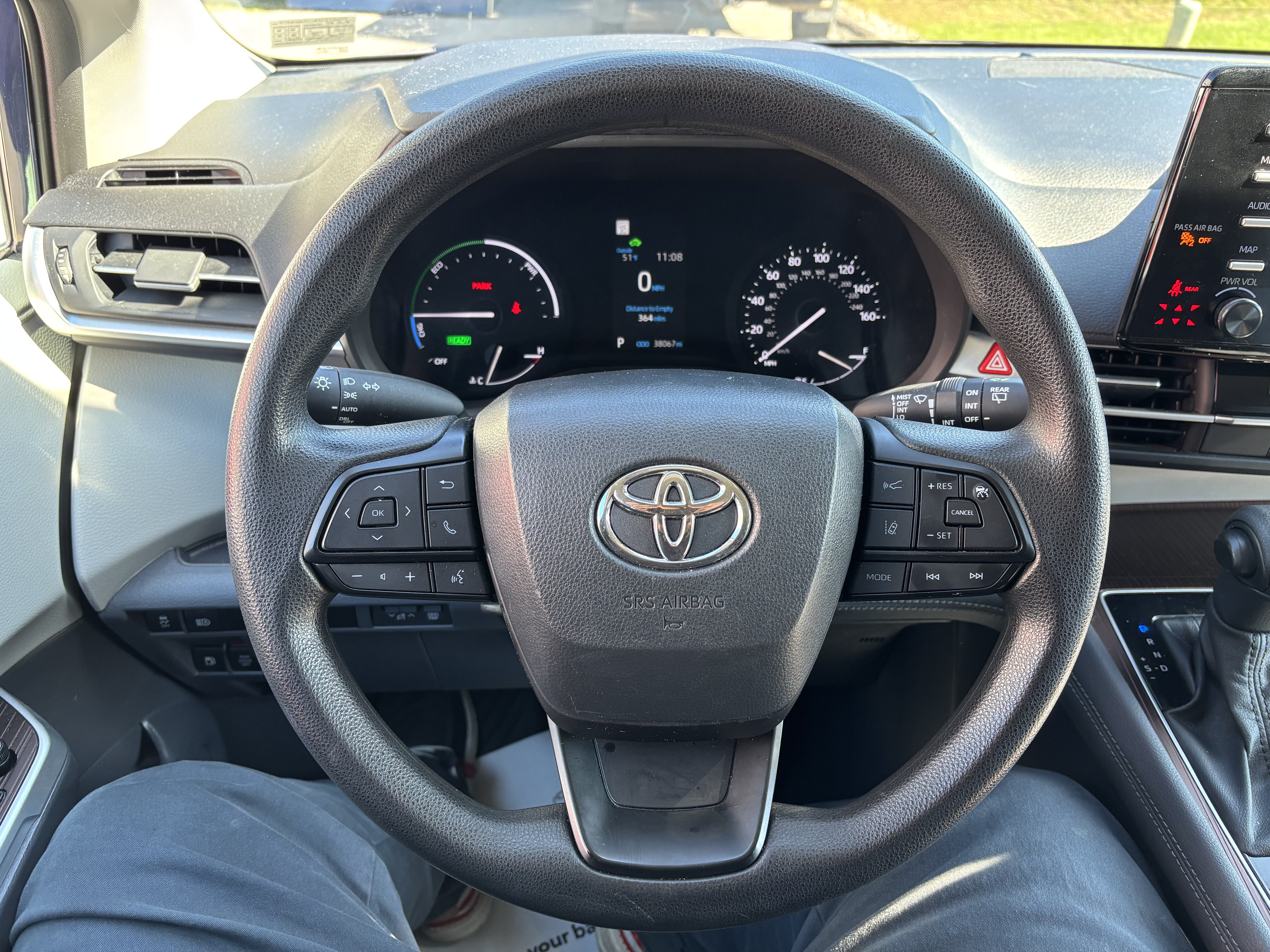 Used 2024 Toyota Sienna LE AWD/4WD image 19
