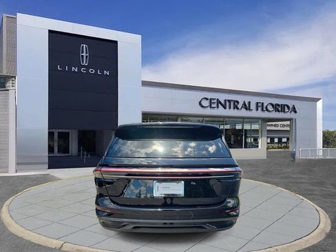 Certified 2025 Lincoln Nautilus Reserve w/ Jet Appearance Package AWD/4WD image 5