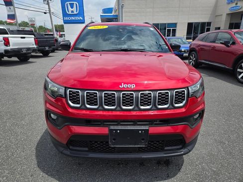 Used 2025 Jeep Compass Latitude w/ Sun & Sound Group AWD/4WD image 2