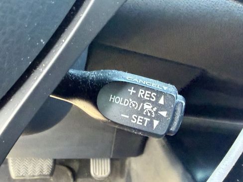 Used 2018 Toyota C-HR XLE FWD image 24