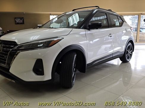 Used 2021 Nissan Kicks SR w/ SR Premium Package image 2