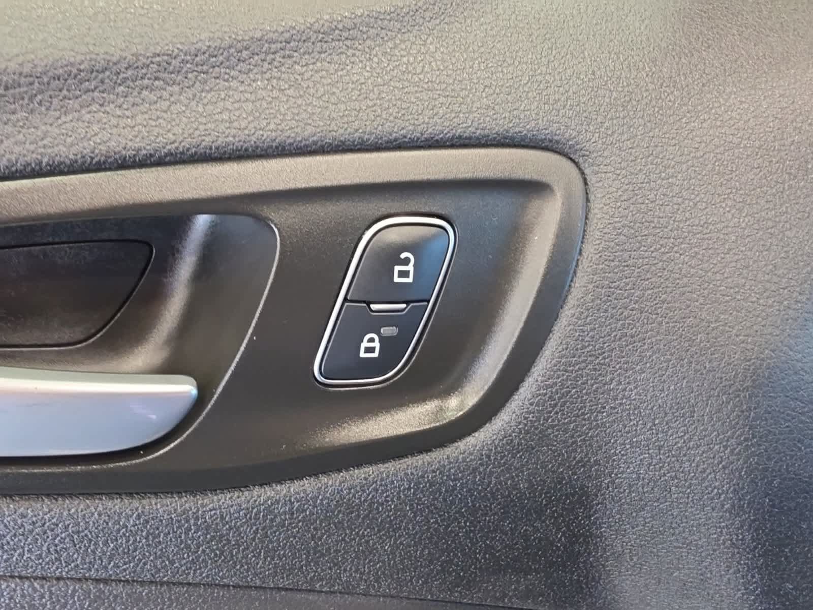 Used 2018 Ford Escape SE w/ SE Sync 3 Package FWD image 17