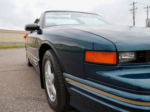 Used 1995 Oldsmobile Cutlass Supreme Convertible FWD image 28