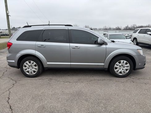 Used 2019 Dodge Journey SE image 4