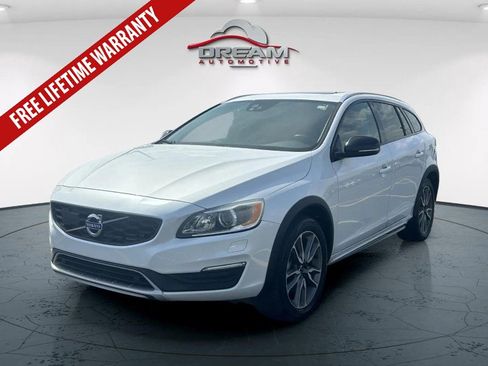Used 2017 Volvo V60 T5 Cross Country Platinum AWD/4WD image 4