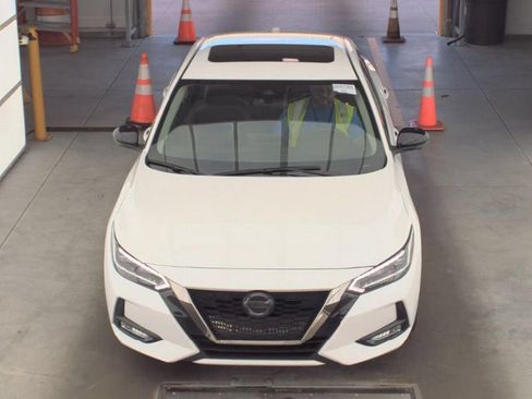 Used 2022 Nissan Sentra SR w/ SR Premium Package FWD image 2