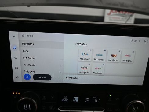 Used 2023 Toyota Highlander XLE image 24