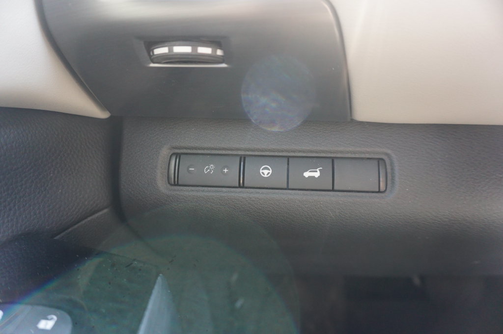 Used 2024 Nissan Pathfinder SL w/ SL Premium Package FWD image 5