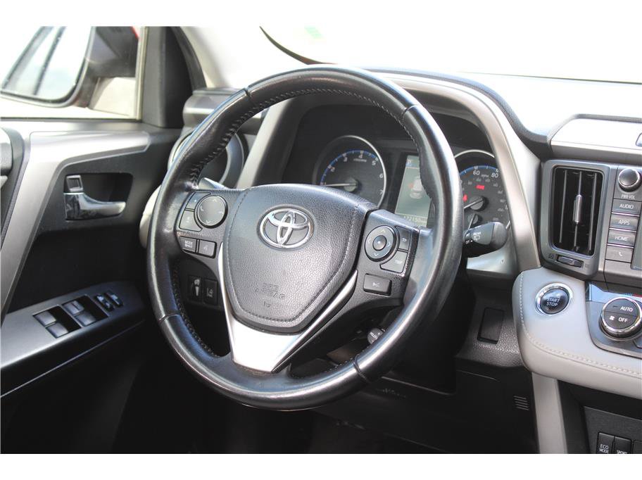 Used 2017 Toyota RAV4 XLE AWD/4WD image 17