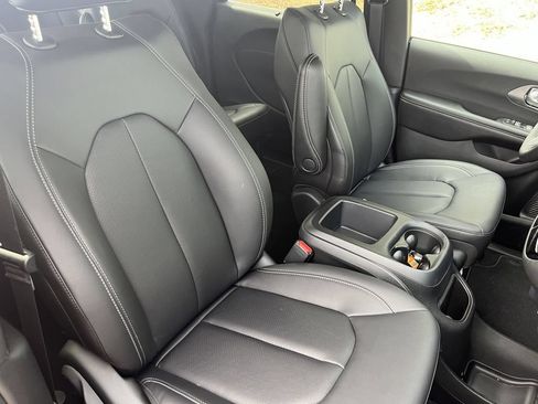 New 2026 Chrysler Pacifica Select FWD image 30