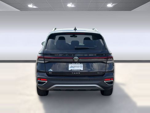 Used 2025 Volkswagen Taos SE AWD/4WD image 10