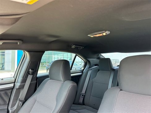 Used 2018 Ford Taurus SEL image 19