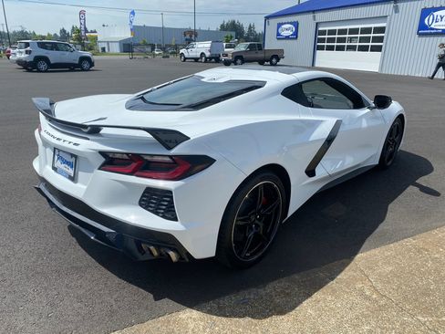 Used 2021 Chevrolet Corvette Stingray Premium Cpe w/ Z51 Performance Package image 3