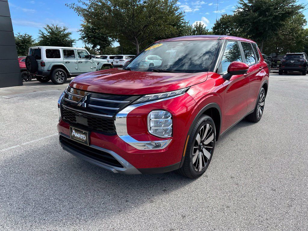 Used 2025 Mitsubishi Outlander SE AWD/4WD image 4
