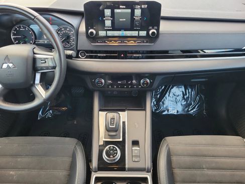 Used 2024 Mitsubishi Outlander SE image 15