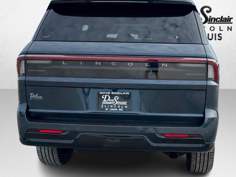 Used 2025 Lincoln Navigator Reserve w/ Jet Appearance Package AWD/4WD image 6
