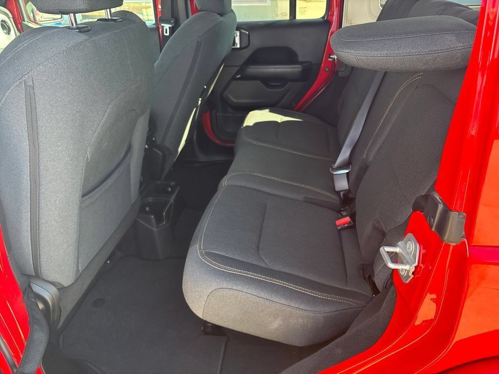 Used 2025 Jeep Wrangler Unlimited Sahara AWD/4WD image 23