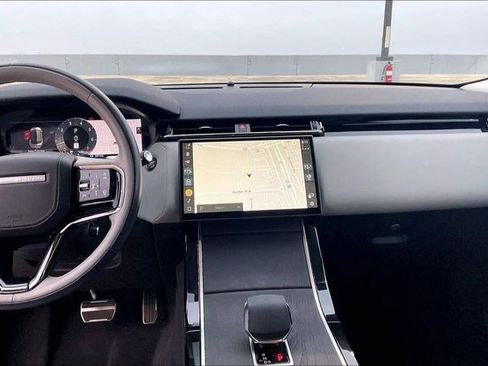Used 2025 Land Rover Range Rover Velar Dynamic SE image 8