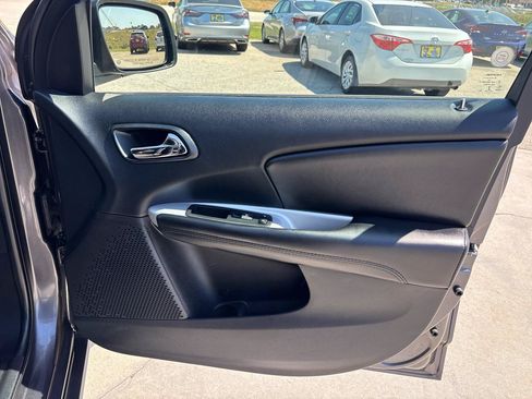 Used 2019 Dodge Journey SE w/ Blacktop Package FWD image 27
